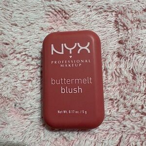 NYX Buttermelt Blush - Vibrant Red